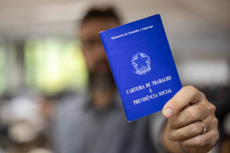 6 vagas em Niterói têm remuneração divulgada de até R$ 2,4 mil; veja cargos e como concorrer