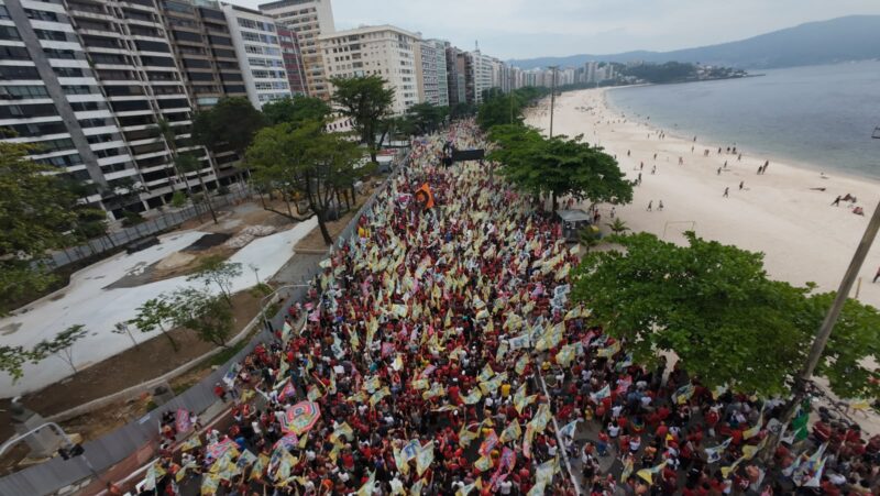 Ato reúne mais de 45 mil pessoas em Niterói