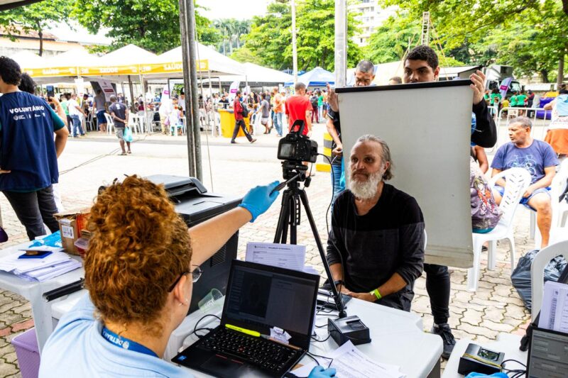 Detran RJ emite gratuitamente a nova Carteira de Identidade e leva educação para o trânsito no Rio