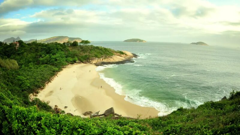 Praia do Sossego mantém Bandeira Azul pelo sexto ano seguido em Niterói