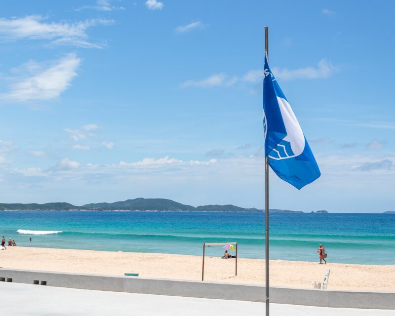 Reconhecimento de turismo sustentável: Rio ganha três novas praias com Bandeira Azul em Búzios, Arraial do Cabo e Saquarema